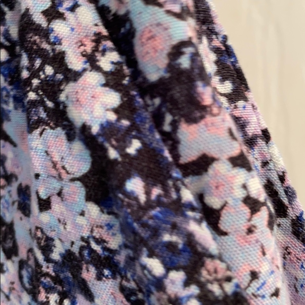 Floral dress shorts size 4 - Picture 3 of 5